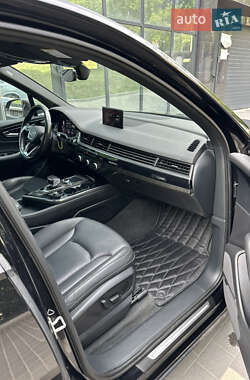 Внедорожник / Кроссовер Audi Q7 2017 в 