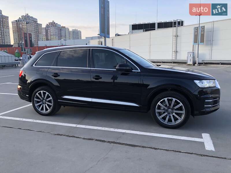 Позашляховик / Кросовер Audi Q7 2019 в Києві