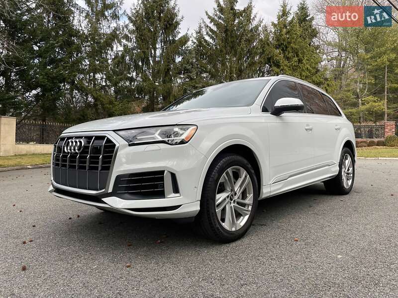 Внедорожник / Кроссовер Audi Q7 2021 в 