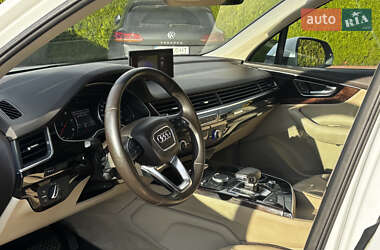Внедорожник / Кроссовер Audi Q7 2017 в 