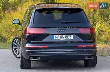 Внедорожник / Кроссовер Audi Q7 2017 в 
