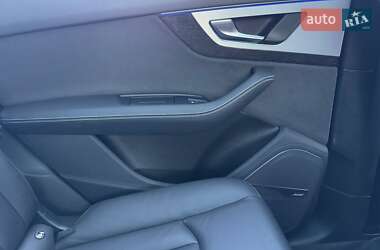 Внедорожник / Кроссовер Audi Q7 2017 в 