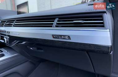 Внедорожник / Кроссовер Audi Q7 2017 в 