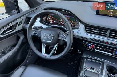 Внедорожник / Кроссовер Audi Q7 2017 в 