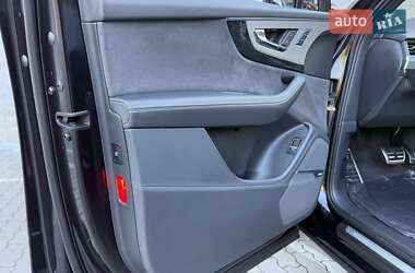 Внедорожник / Кроссовер Audi Q7 2017 в 