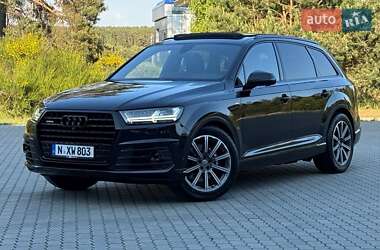 Внедорожник / Кроссовер Audi Q7 2017 в 