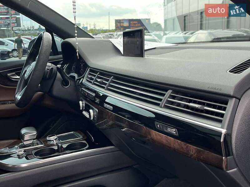 Внедорожник / Кроссовер Audi Q7 2017 в Львове