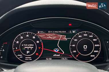 Внедорожник / Кроссовер Audi Q7 2017 в 