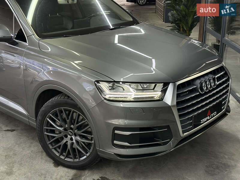Внедорожник / Кроссовер Audi Q7 2015 в Одессе