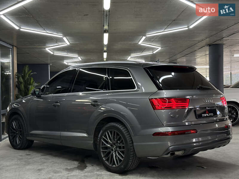 Внедорожник / Кроссовер Audi Q7 2015 в Одессе