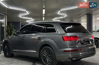 Внедорожник / Кроссовер Audi Q7 2015 в 