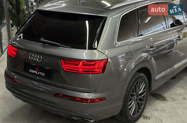 Внедорожник / Кроссовер Audi Q7 2015 в 