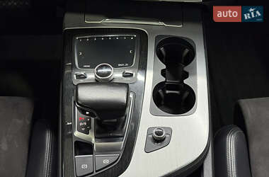 Внедорожник / Кроссовер Audi Q7 2015 в 
