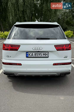 Позашляховик / Кросовер Audi Q7 2017 в 