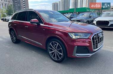 Позашляховик / Кросовер Audi Q7 2020 в 