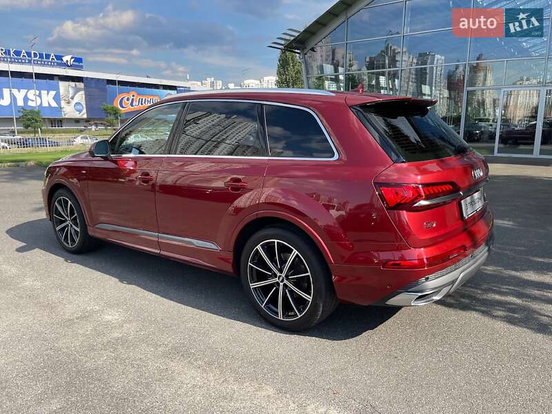 Внедорожник / Кроссовер Audi Q7 2020 в Киеве