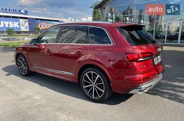 Позашляховик / Кросовер Audi Q7 2020 в 