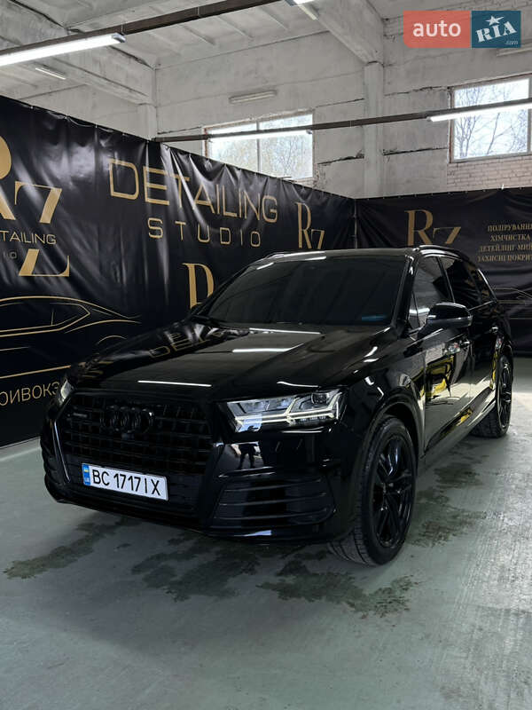 Позашляховик / Кросовер Audi Q7 2016 в Новояворівську