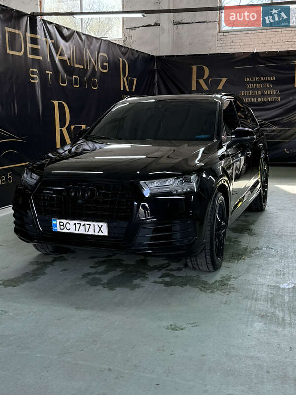 Позашляховик / Кросовер Audi Q7 2016 в Новояворівську