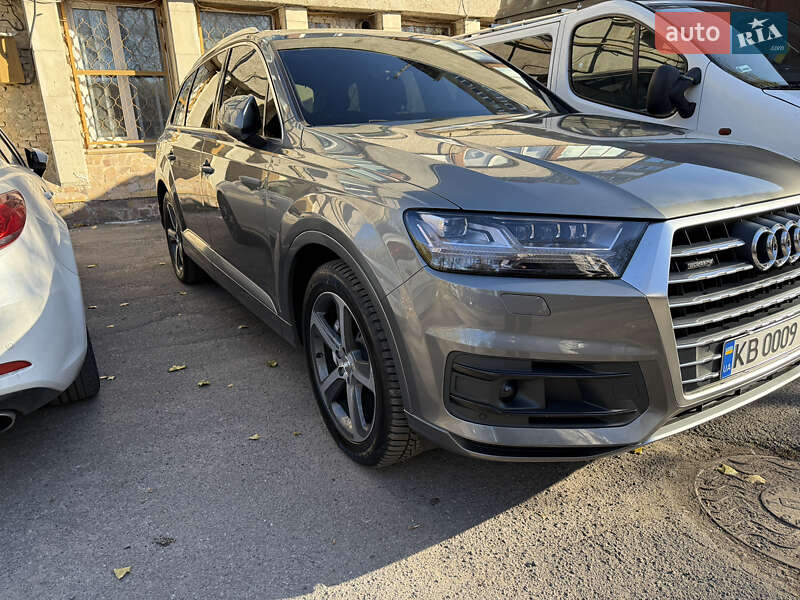 Позашляховик / Кросовер Audi Q7 2016 в Вінниці