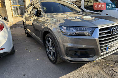 Позашляховик / Кросовер Audi Q7 2016 в 