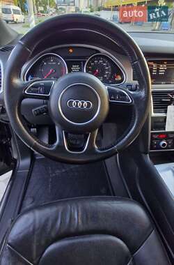 Позашляховик / Кросовер Audi Q7 2015 в 