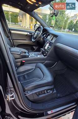 Позашляховик / Кросовер Audi Q7 2015 в 