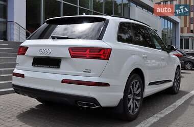 Внедорожник / Кроссовер Audi Q7 2016 в 
