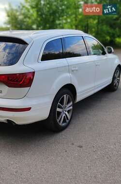 Позашляховик / Кросовер Audi Q7 2011 в 