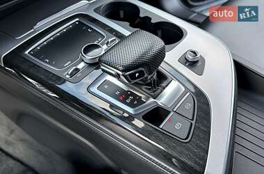 Внедорожник / Кроссовер Audi Q7 2019 в 