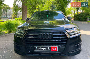 Позашляховик / Кросовер Audi Q7 2017 в 