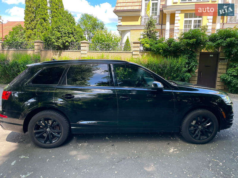 Позашляховик / Кросовер Audi Q7 2017 в Києві