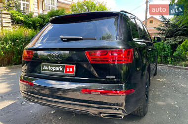 Позашляховик / Кросовер Audi Q7 2017 в 