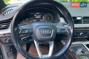 Позашляховик / Кросовер Audi Q7 2017 в 
