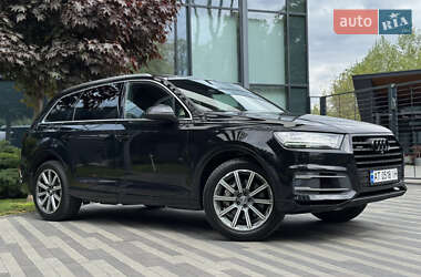 Позашляховик / Кросовер Audi Q7 2018 в 