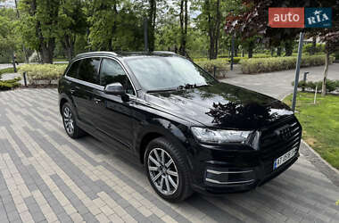 Позашляховик / Кросовер Audi Q7 2018 в 
