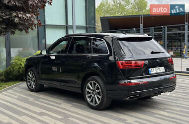 Позашляховик / Кросовер Audi Q7 2018 в 