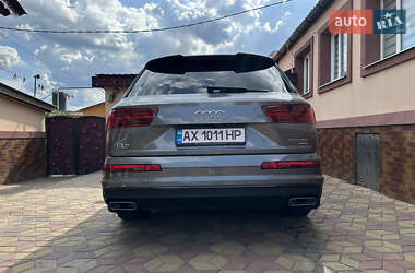 Внедорожник / Кроссовер Audi Q7 2016 в 