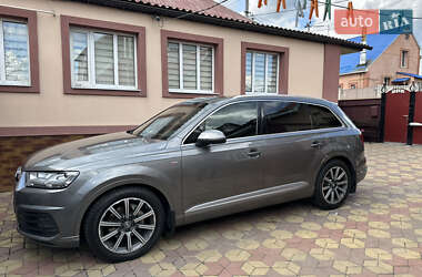 Внедорожник / Кроссовер Audi Q7 2016 в 