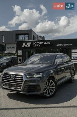 Внедорожник / Кроссовер Audi Q7 2018 в 