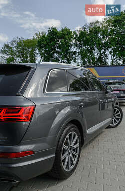 Внедорожник / Кроссовер Audi Q7 2018 в 