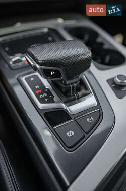 Внедорожник / Кроссовер Audi Q7 2018 в 