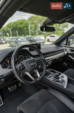 Внедорожник / Кроссовер Audi Q7 2018 в 