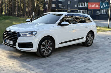 Внедорожник / Кроссовер Audi Q7 2017 в 