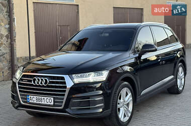 Внедорожник / Кроссовер Audi Q7 2015 в 