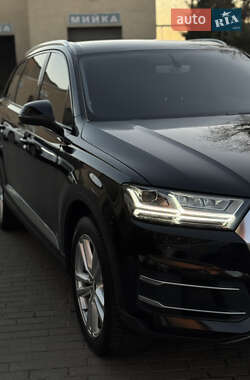 Внедорожник / Кроссовер Audi Q7 2015 в 