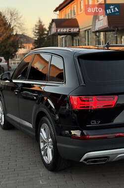 Внедорожник / Кроссовер Audi Q7 2015 в 
