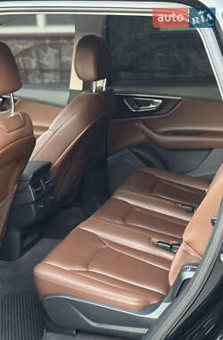 Внедорожник / Кроссовер Audi Q7 2015 в 