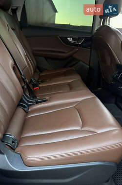 Внедорожник / Кроссовер Audi Q7 2015 в 