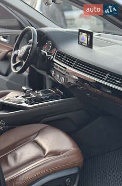 Внедорожник / Кроссовер Audi Q7 2015 в 